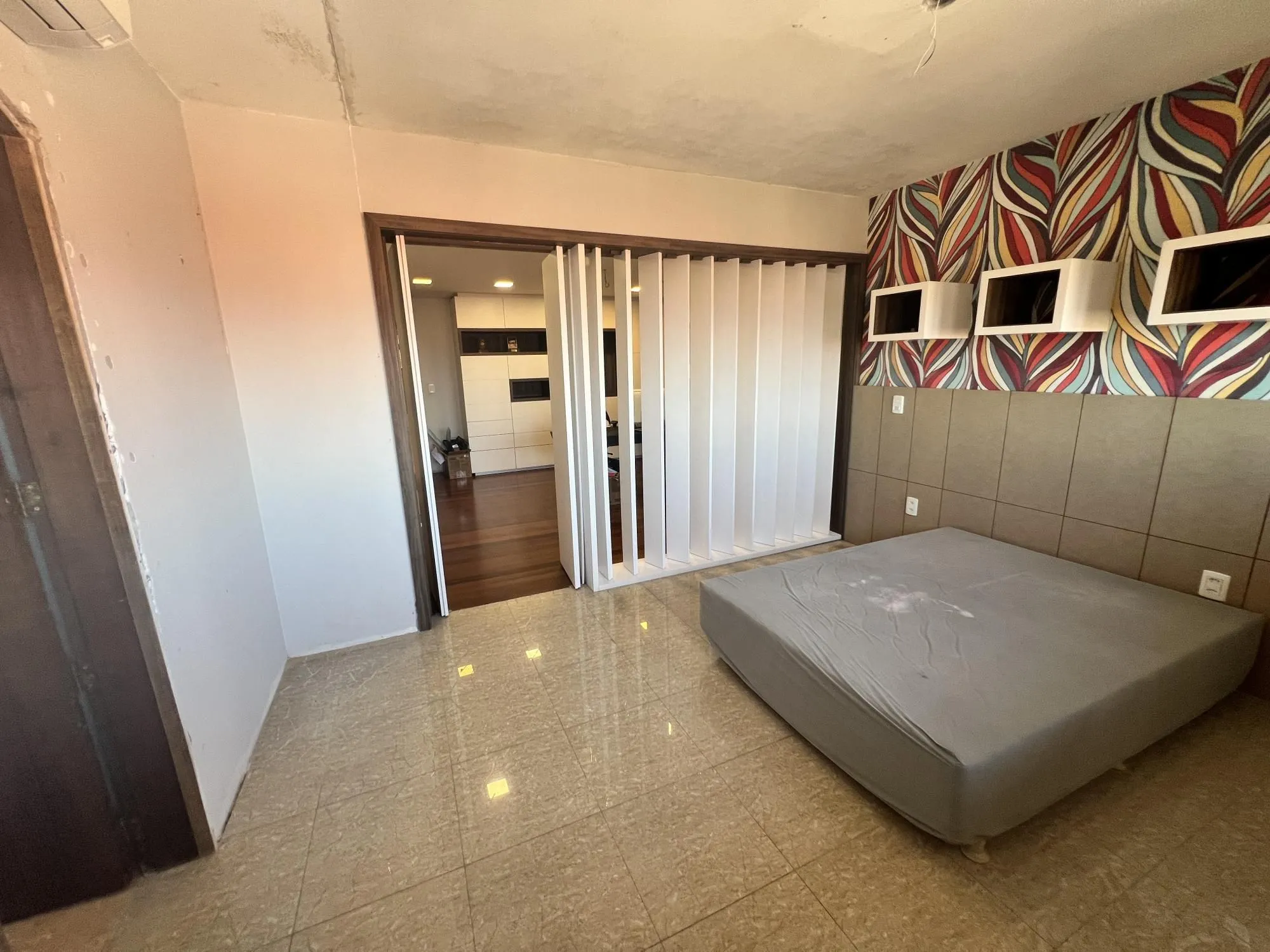 Imagem Belíssima casa no Bairro Tristeza com 645m²