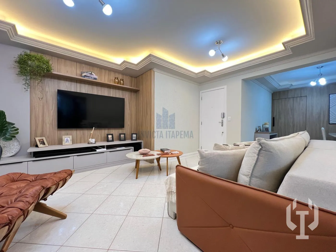 Foto do imóvel Apartamento Mobiliado para Venda em Itapema, Meia Praia, 4 dormitórios, 2 suítes, 3 banheiros, 2 vagas