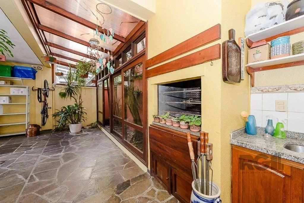 Imagem Casa em Condomínio à venda com 4 quartos 319 m² Rua Manoel Leao, Pedra Redonda, Porto Alegre