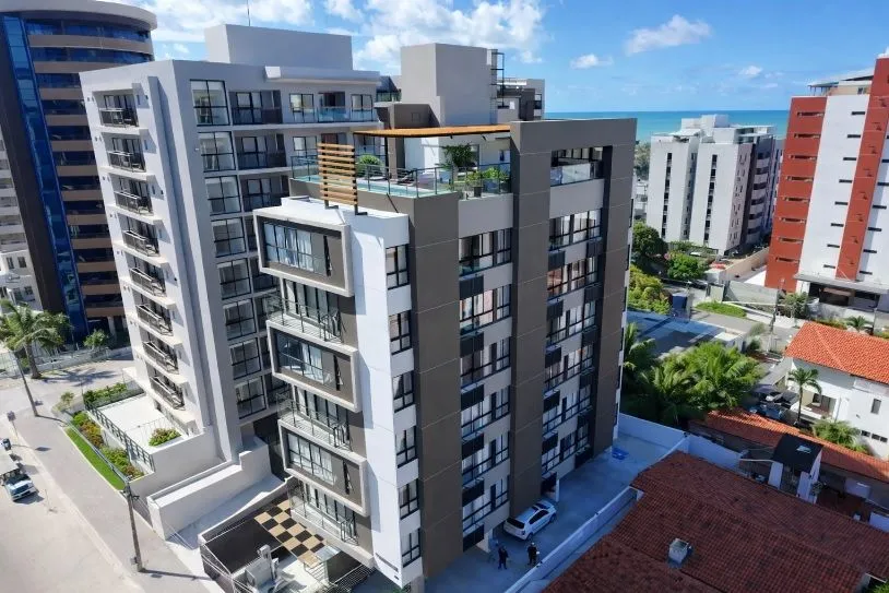 Foto do imóvel Flat reformado e mobiliado com 35m² em Manaíra. Condomínio com piscina, lazer completo e segurança, a poucos minutos da praia.