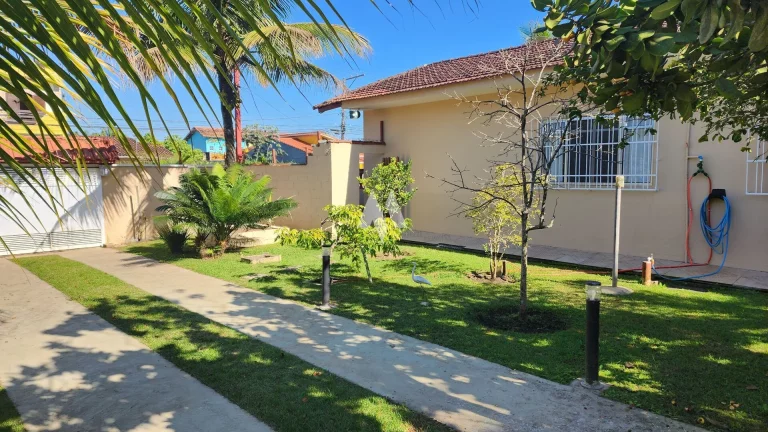 Imagem Casa térrea em Itanhaem, 3 dormitórios, piscina, churrasqueira, vaga pra 5 carros