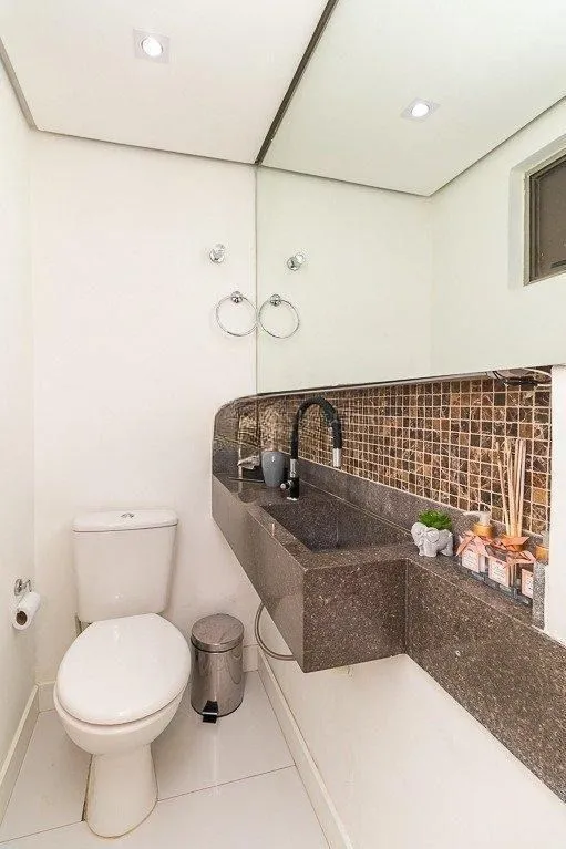 Imagem Casa em condomínio com 4 quartos, 2 suítes e 2 vagas à - Jardim Sabara