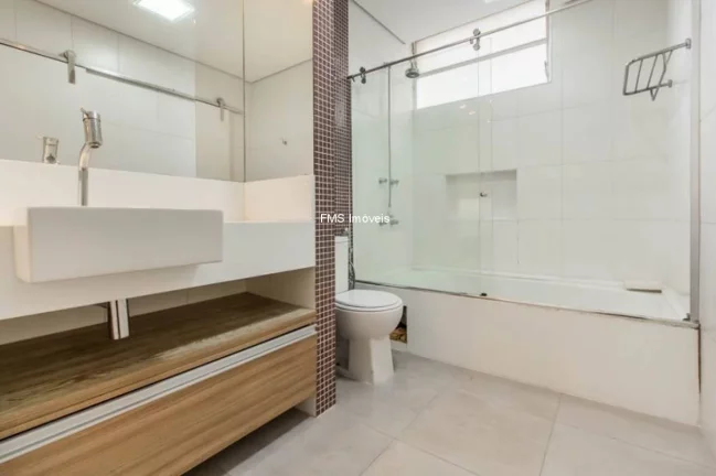 Imagem À Venda e Locação no Itaim Bibi, com 3 quartos sendo 1 suíte, 1 vaga de garagem.