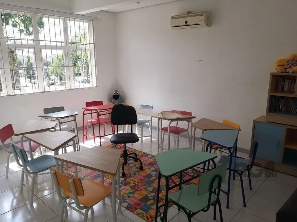 Imagem Casa comercial com 12 dormitórios no bairro Teresópolis
