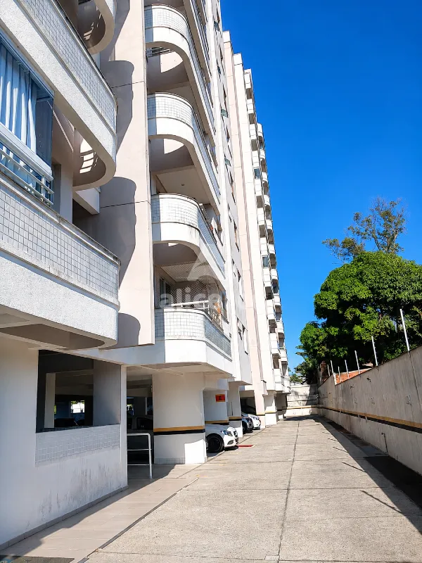 Imagem Apartamento com 2 dormitórios, suíte e churrasqueira na sacada em Areias - São José/SC