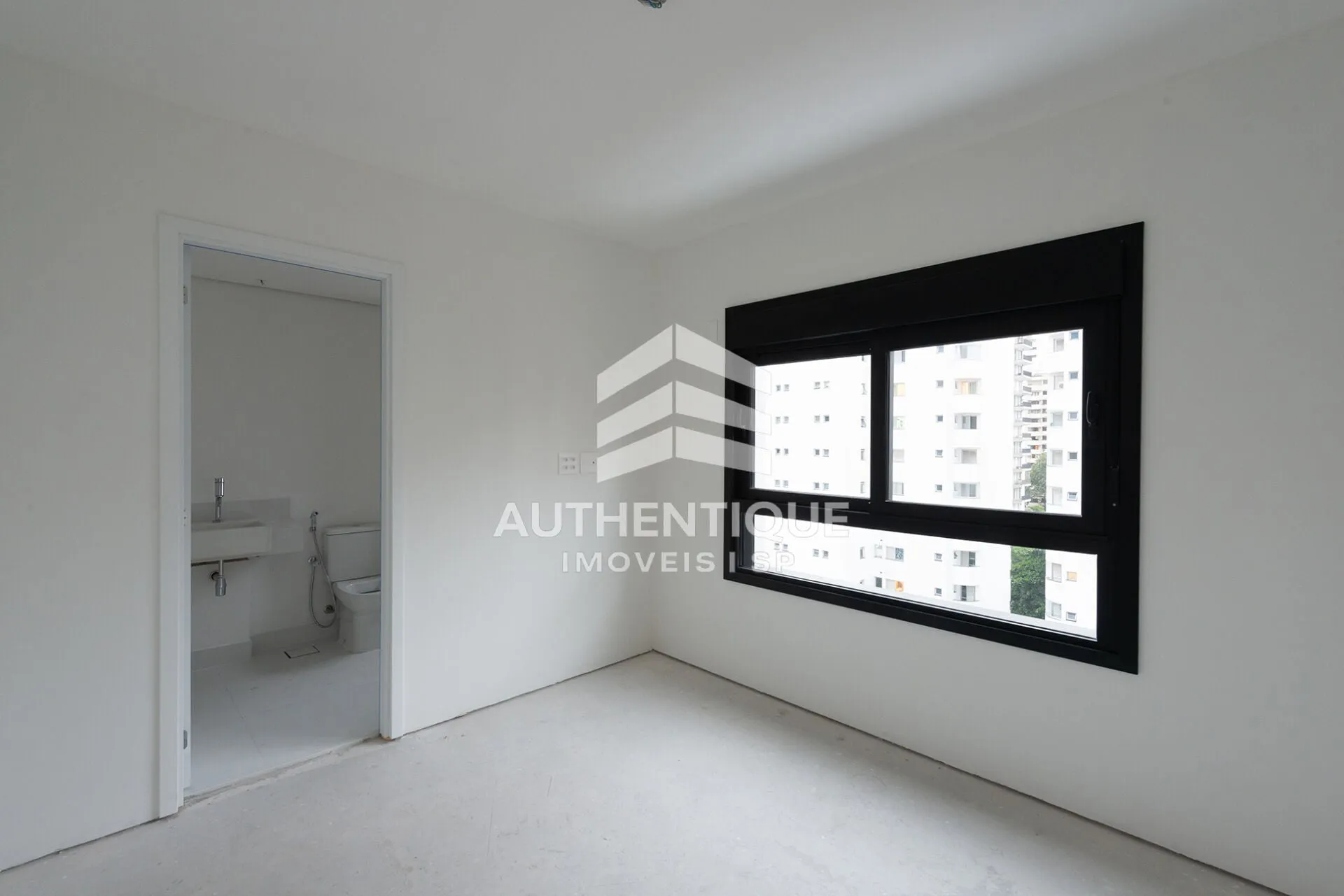 Imagem 1300 Jurupis Moema - Apartamento à venda em São Paulo/SP