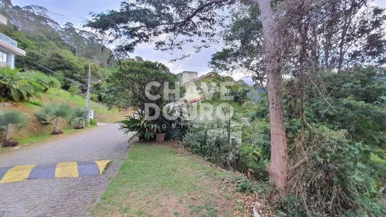 Terreno em condomínio, com 673m² para venda no bairro de Quebra Frascos, Teresópolis RJ em Rodovia Teresópolis-Itaipava