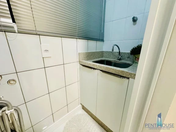 Imagem Apartamento Quadra Mar para Venda em Balneário Camboriú, CENTRO, 2 dormitórios, 1 banheiro, 1 vaga