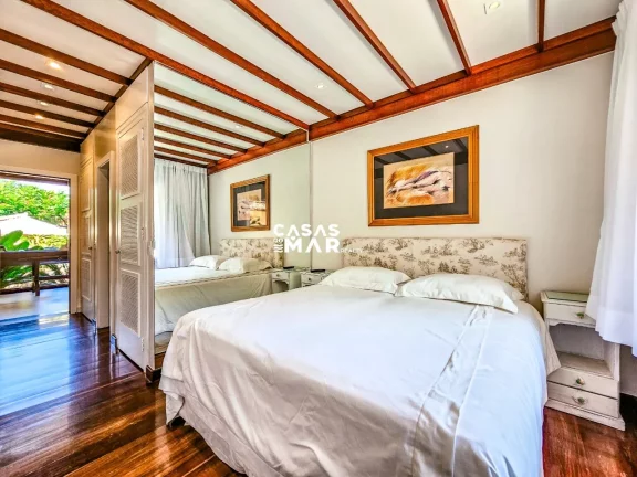 Imagem Casa de Luxo à Beira Mar em Angra dos Reis: 6 Suítes, 7 Salas, 950m² - Piscina, Churrasqueira e Deck Privativo