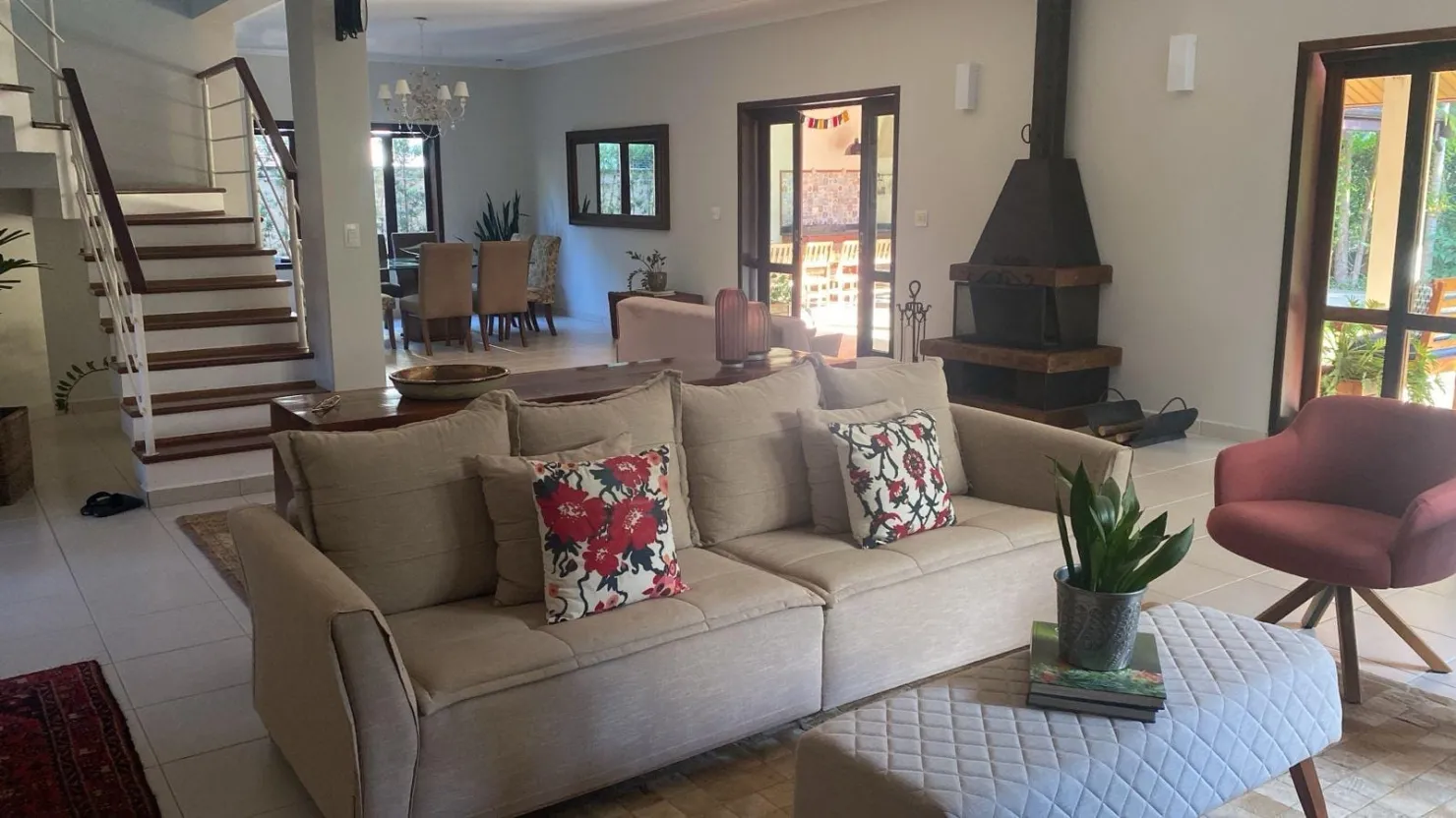 Imagem Casa para Locação 4 Quartos, 2 Suites, 2 Vagas, 700M², Condomínio Colonial Village, Pindamonhangaba - SP
