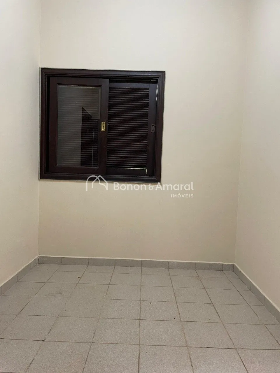 Imagem Casa em condomínio à venda, 3 suítes, salas integradas, 230 m² com vista para as montanhas em Sousas