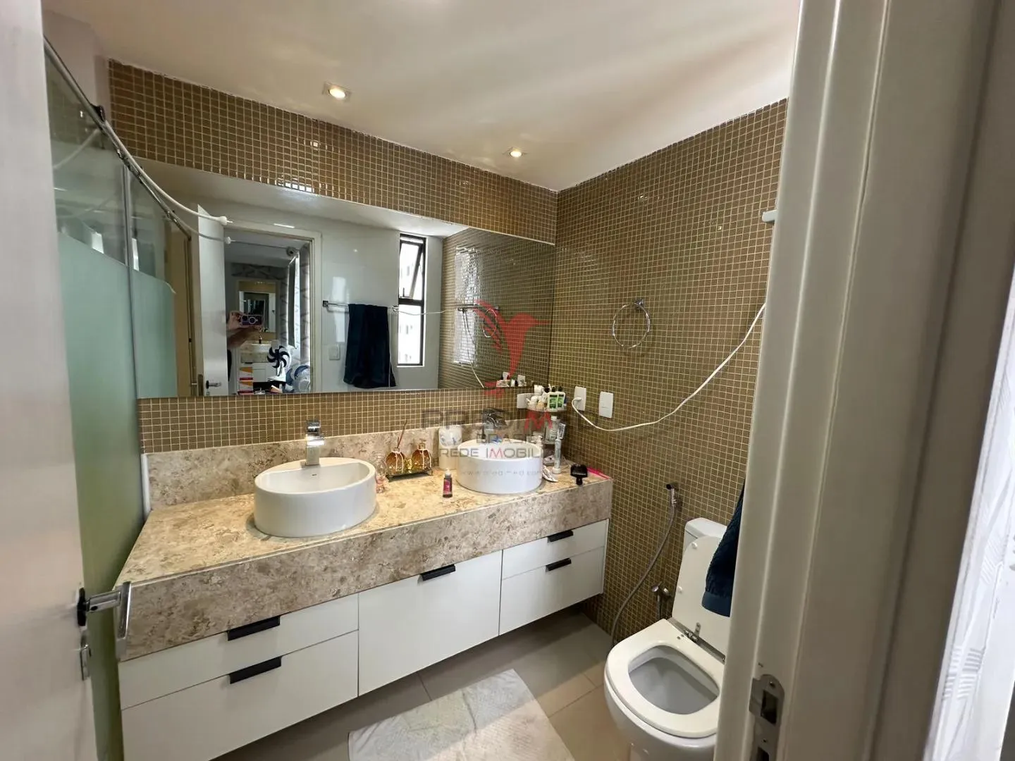 Imagem Apartamento porteira fechada, andar alto e espaçoso Miramar