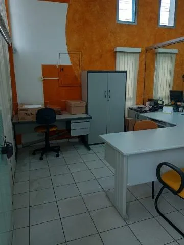 Imagem VENDA DE PRÉDIO COMERCIAL NO CENTRO DE ARUJÁ/SP, OPORTUNIDADE com 300m², em uma das principais avenidas da cidade com recepção e vagas! CONSULTE-NOS.