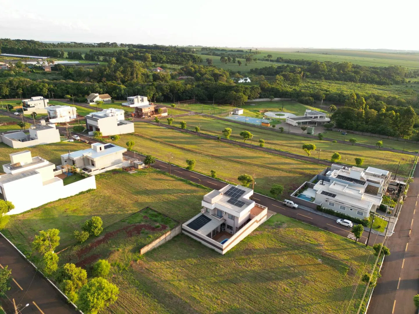 Imagem Terreno à venda em Condomínio, Bairro Cascavel Velho em Cascavel: Churrasqueira, Playground, Portaria 24h - Venda