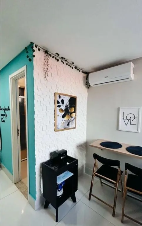 Imagem Flat mobiliado a 250 m do mar, pronto para locação por temporada, com piscina, elevador e condomínio fechado.