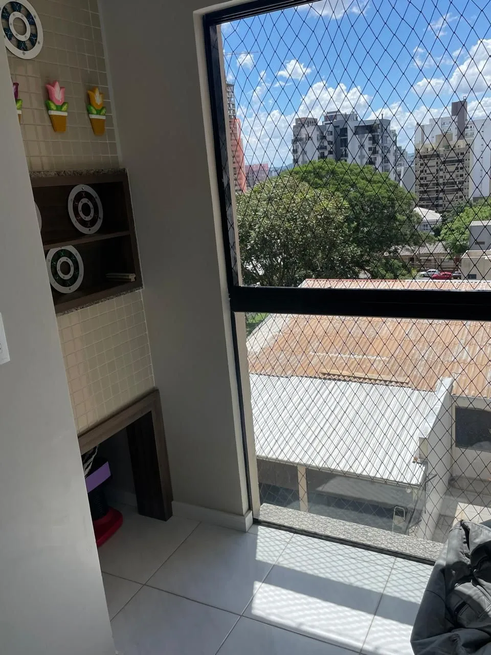 Imagem APARTAMENTO NO CENTRO DA CIDADE DE CHAPECÓ 02 DORM. 02 VAGAS, SEMI-MOBILIADO, CHURRASQUEIRA E ELEVADOR.