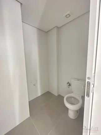 Imagem Apartamento de 2 dormitórios sendo 1 suíte, 1 garagem. Sala de estar e jantar; Sacada com churrasq...