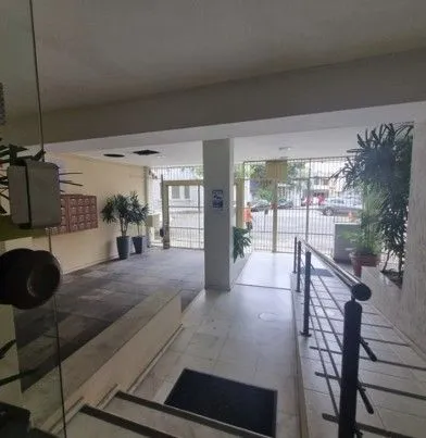 Imagem Apartamento de 2 dormitórios, semi mobiliado, ensolarado para venda no bairro Cidade Baixa em Porto Alegre/RS.