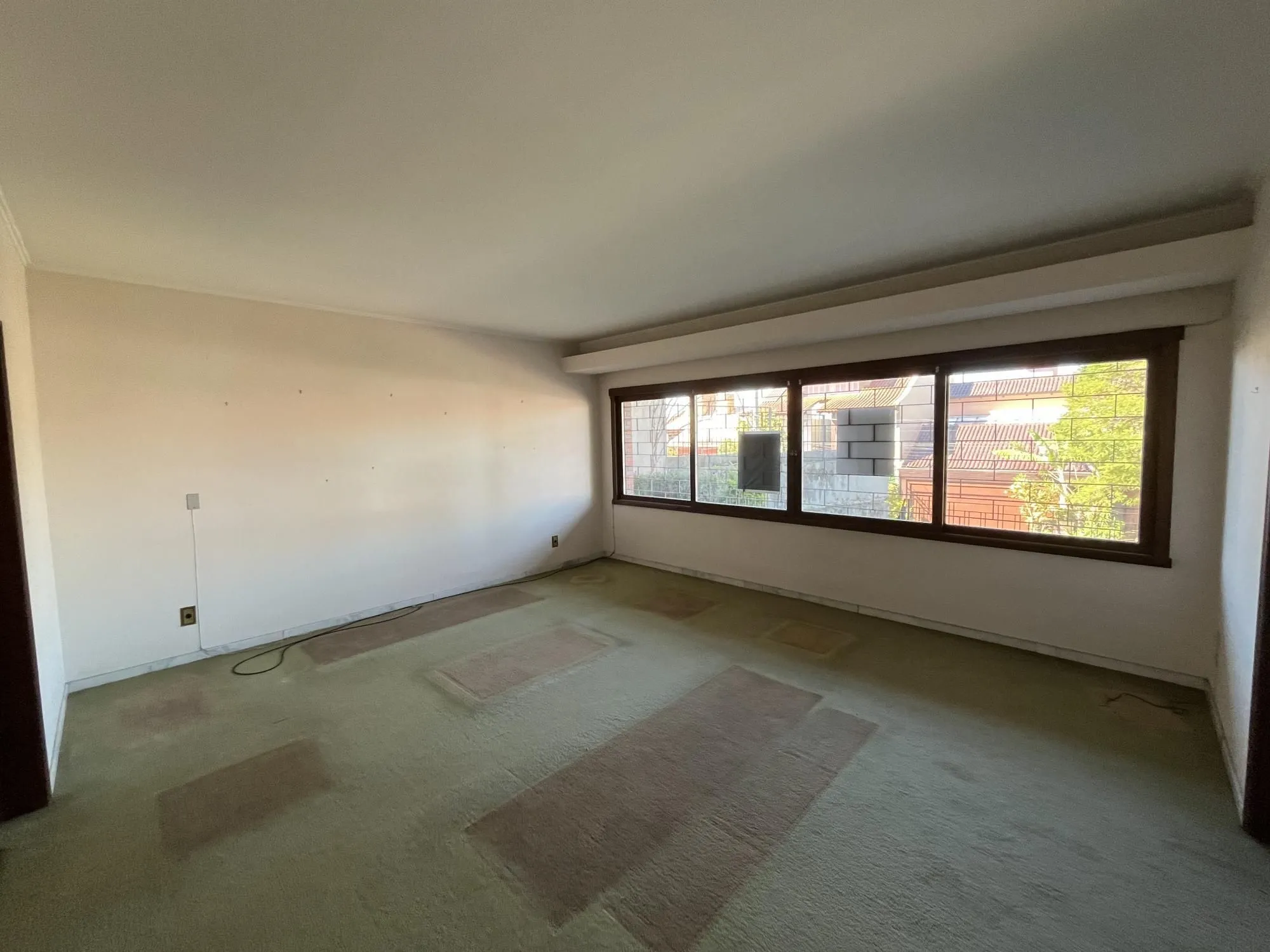 Imagem Casa de 4 quartos, 2 suítes e 2 vagas de garagem no bairro Boa Vista em POA