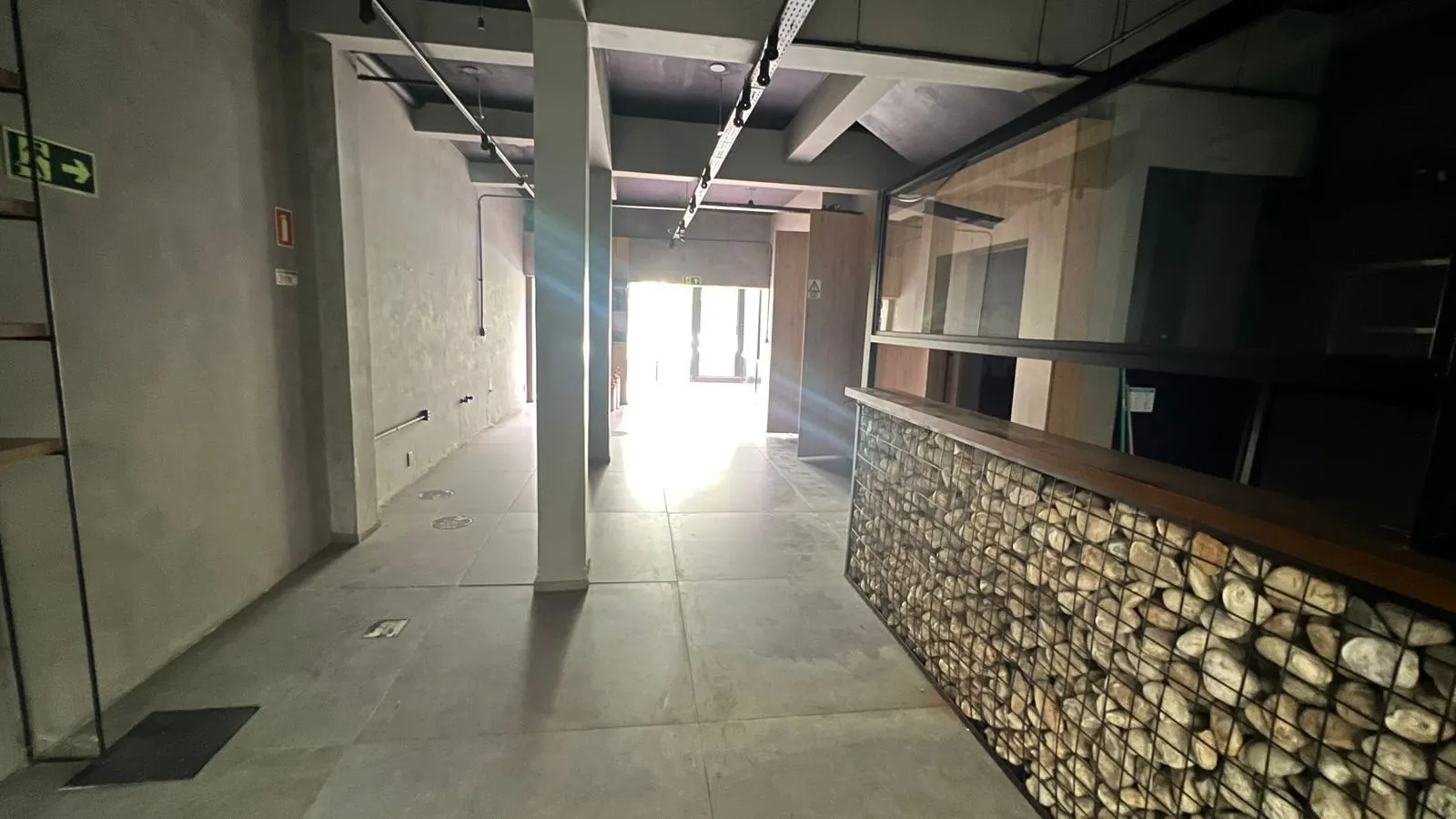 Imagem Loja com 90m², localizada no bairro Auxiliadora em Porto Alegre/RS.