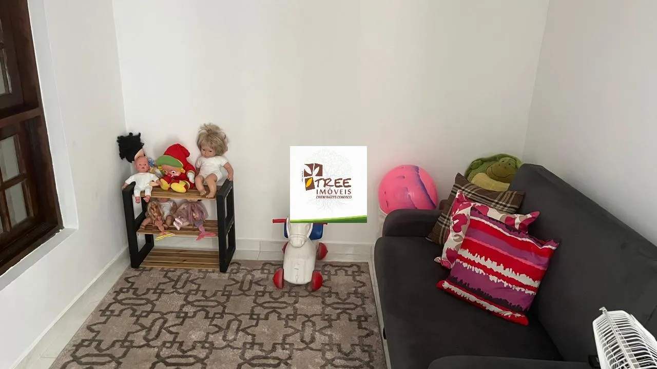 Imagem LOCAÇÃO DE SOBRADO NO ARUJAMÉRICA, EM ARUJÁ/SP, 450m² com 4 quartos, suíte com A/C, varanda, 4 salas, quintal, lavandeira e 4 vagas. CONSULTE-NOS.