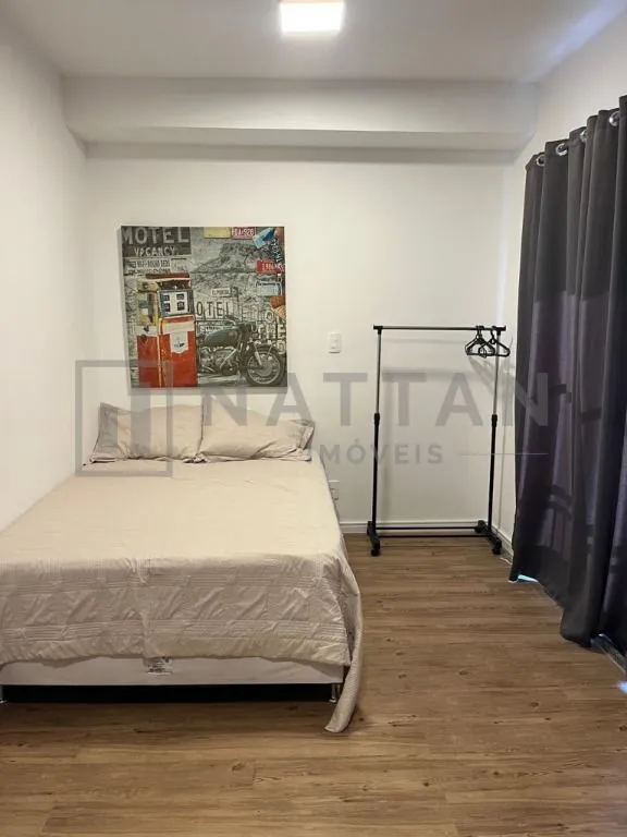 Imagem Apartamento à venda com 1 dormitório, 30 m², varanda e banheiro adaptado