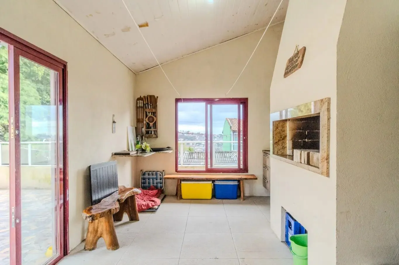 Imagem Casa de 3 dormitórios à venda em Santa Tereza, Porto Alegre.