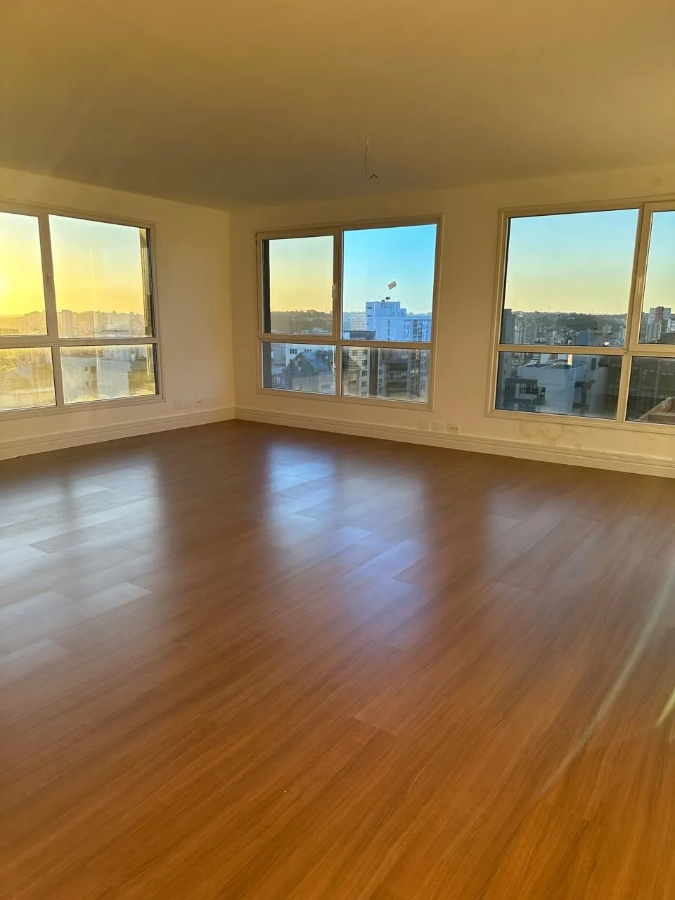 Imagem Sala comercial à venda em Caxias do Sul, Centro, 39.53m2
