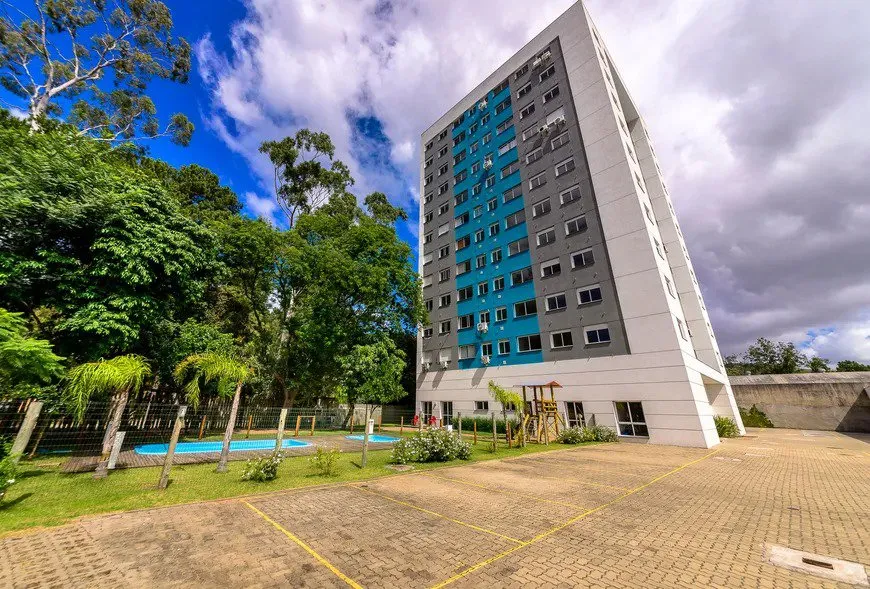 Apartamento c/ suíte e móveis sob medida à venda no Partenon.