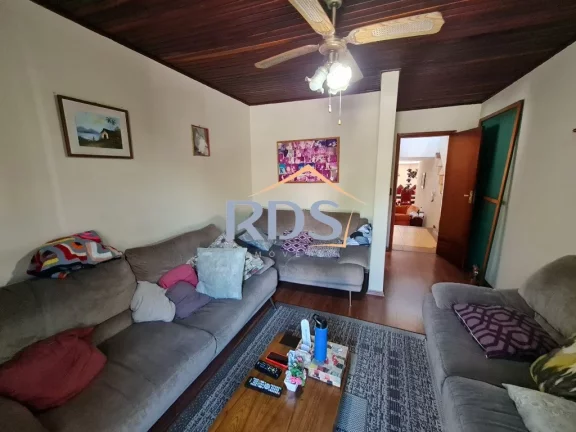 Imagem Oportunidade única, casa com 4 suítes, 5 vagas e piscina.