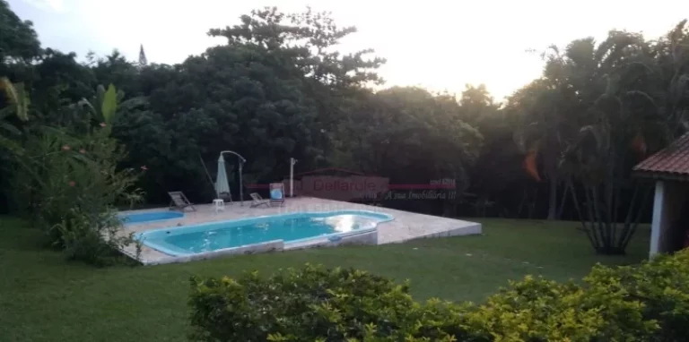 Imagem Chácara formada com muito verde