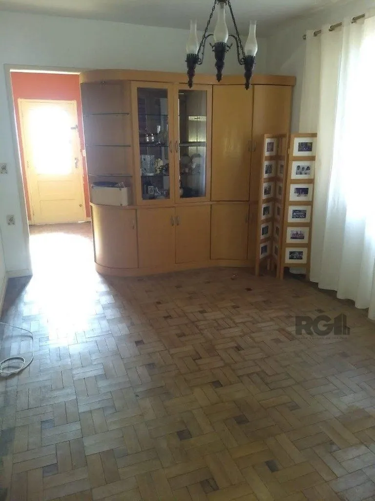 Imagem Casa de 168m² - 3 dormitórios, 3 vagas no bairro Nonoai
