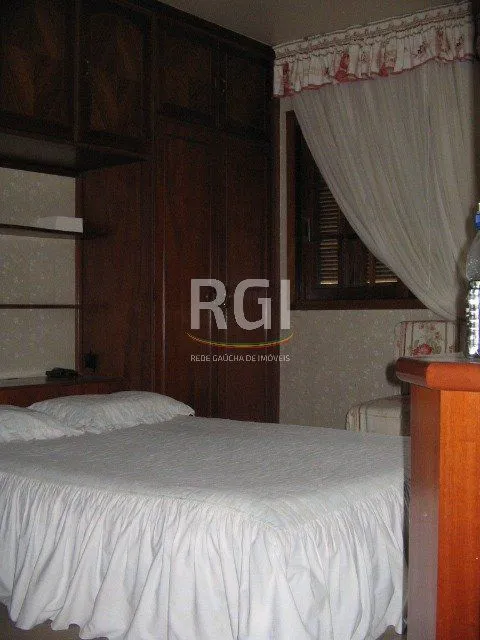 Imagem Casa para Venda - 260m², 3 dormitórios, sendo 1 suites, 7 vagas - Nonoai