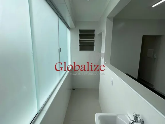 Imagem Apartamento à venda com 80m², 2 quartos, 1 suíte, varanda, garagem, reformado por R$430.000,00 na Aparcida em Santos