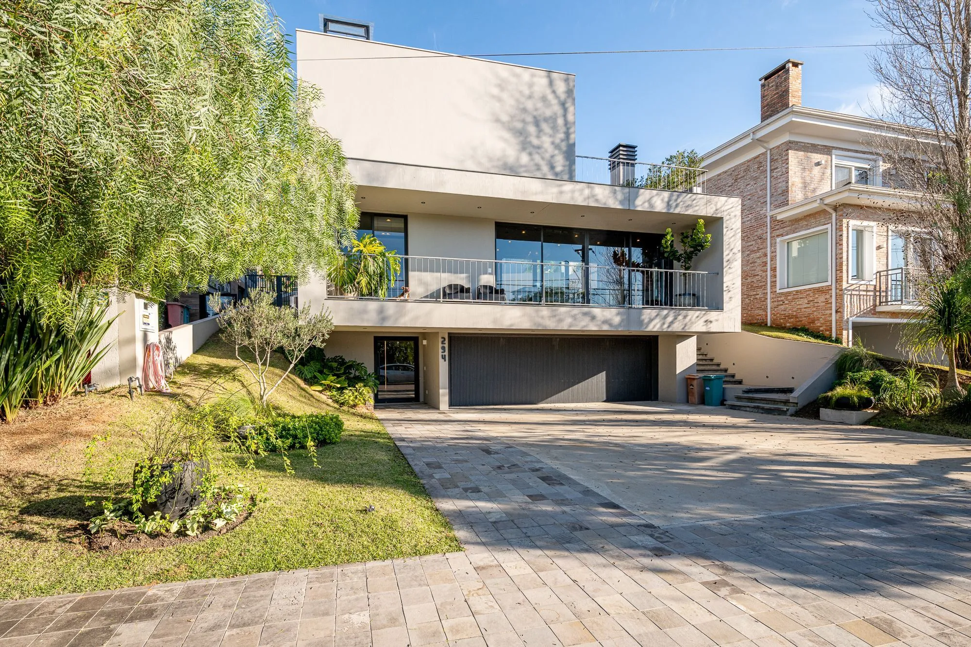 Imagem Casa ampla e aconchegante no Alphaville com piscina e segurança 24h