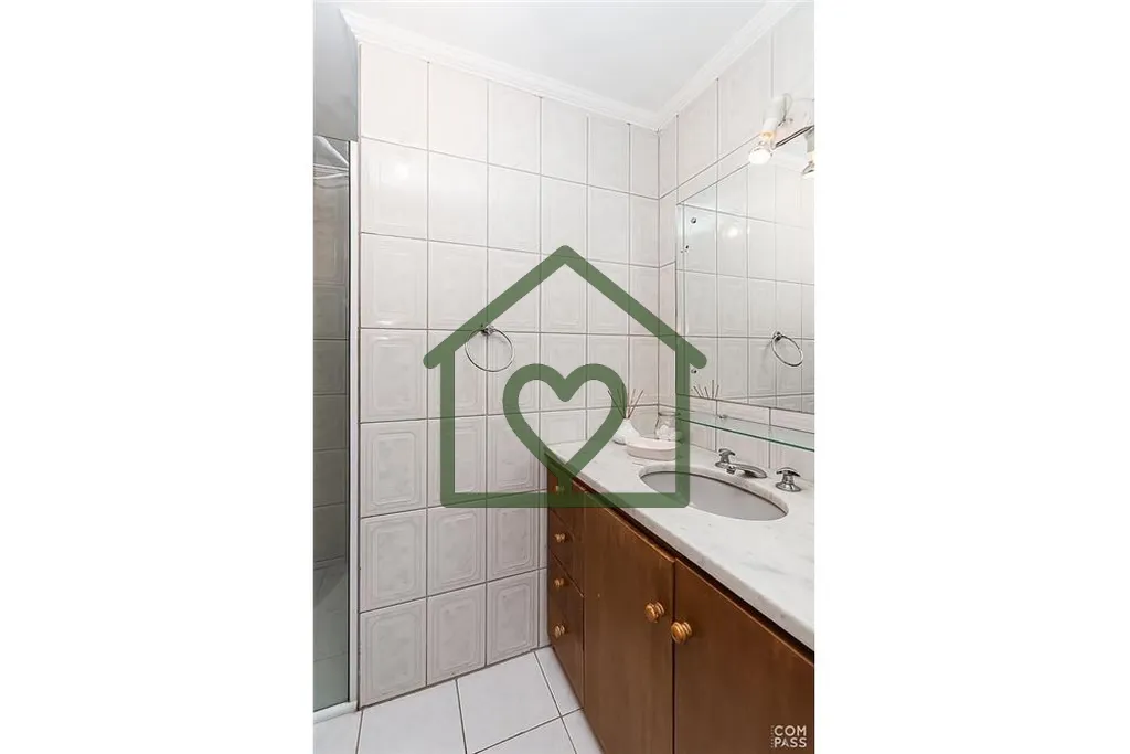 Imagem Apartamento com 82m² privativos, 2 dormitórios, sendo um deles uma suíte, dependência de emprega...