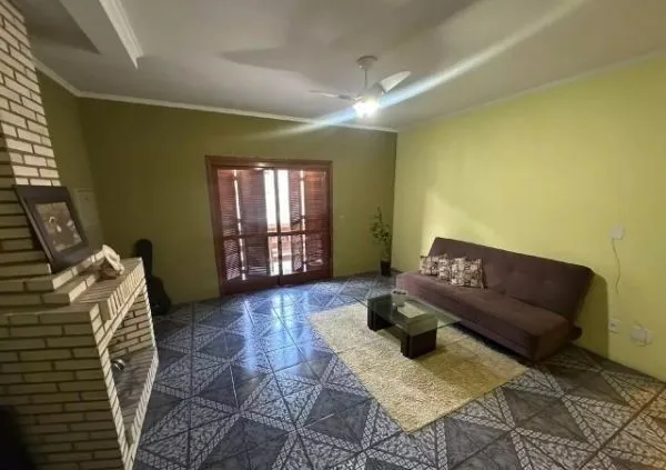 Imagem Ótima casa no bairro Jardim Lindóia, com 4 quartos, pátio amplo e área com churrasqueira