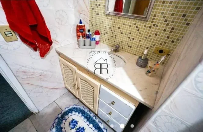Imagem Esta encantadora casa oferece um espaço perfeito para quem busca conforto e praticidades. Com três...