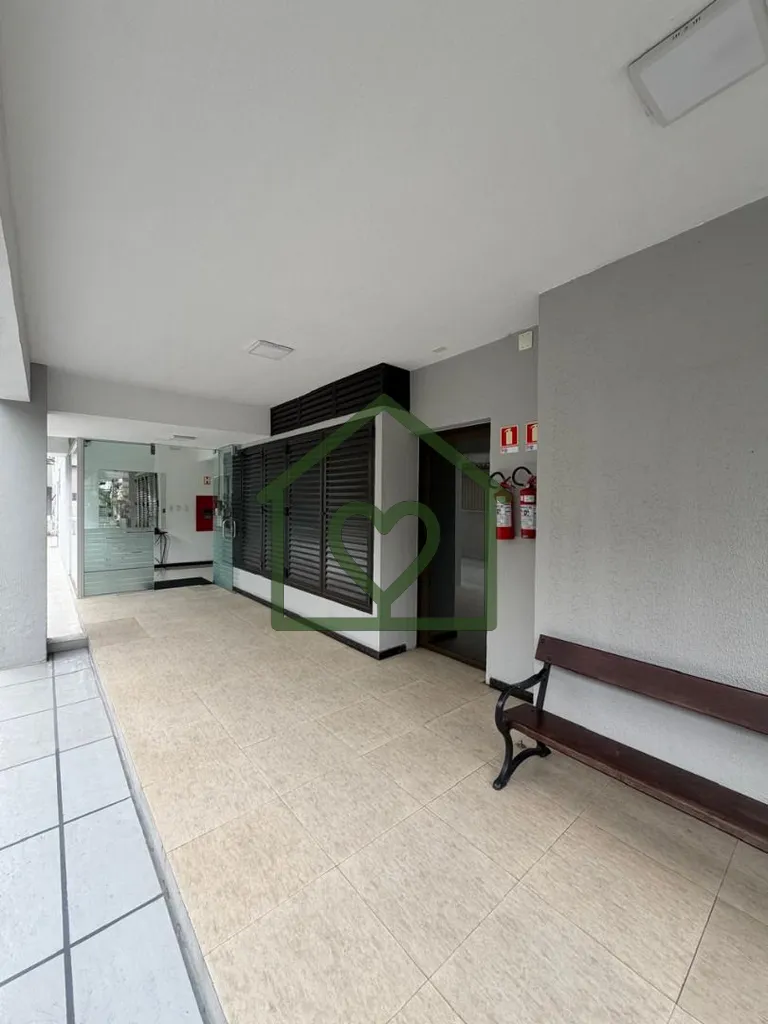 Imagem Vendo excelente apartamento semi mobiliado, poucos metros do Medplex, conta com 89 m² de área úti...