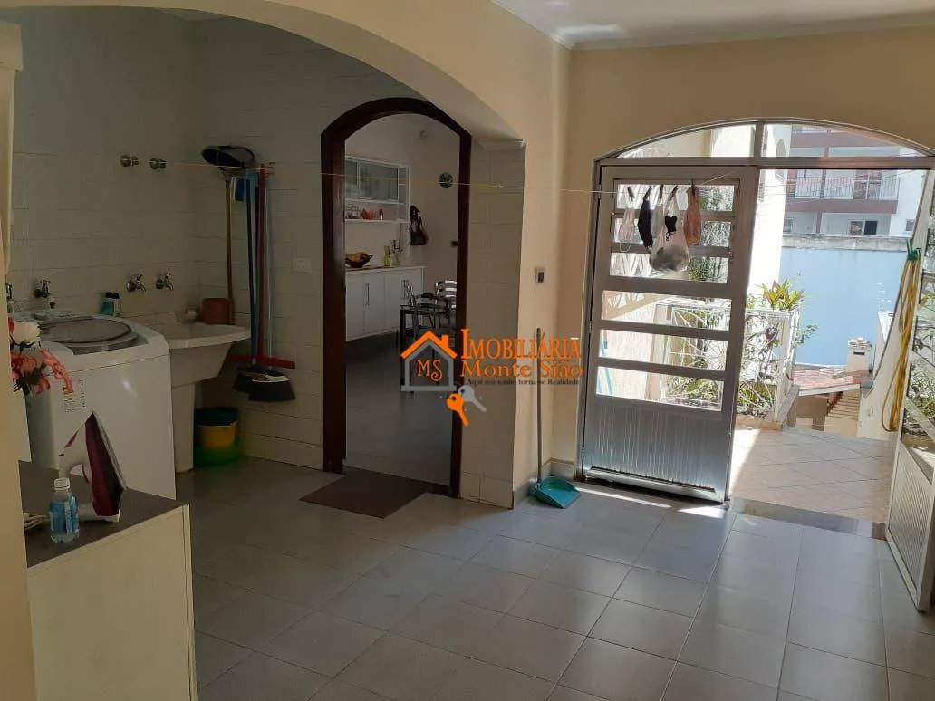 Imagem Casa com 3 dormitórios à venda, 398 m² por R$ 1.500.000,00 - Vila Galvão - Guarulhos/SP