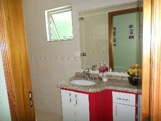Imagem Imperdível Sobrado à Venda em Santo André-SP, Jardim Las Vegas: 3 quartos, 1 suíte, 4 banheiros, 8 vagas de garagem, 220m².
