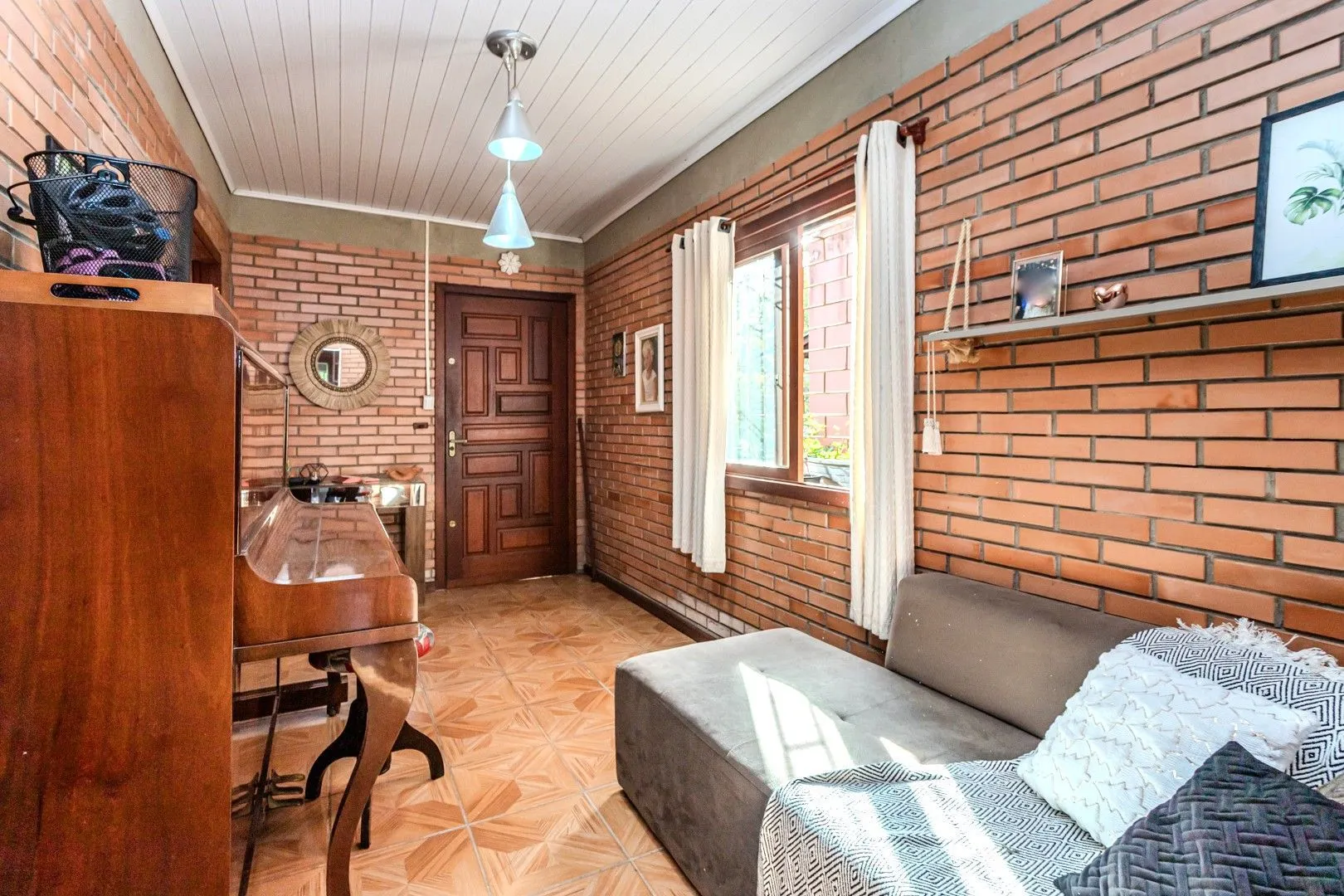 Imagem Casa no Jardim Botânico de 2 dormitórios 1 vaga e amplo terreno