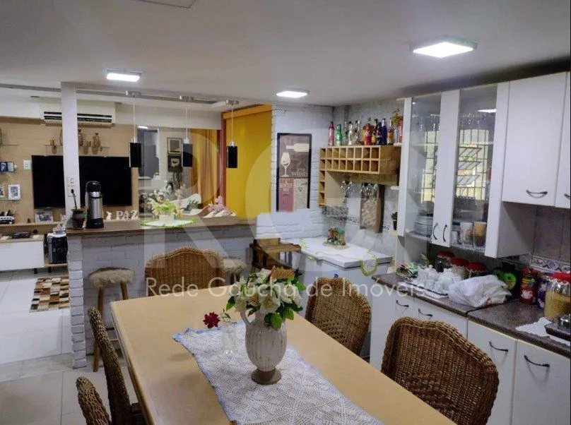 Imagem Casa à venda com 3 quartos e garagem 2 carros!