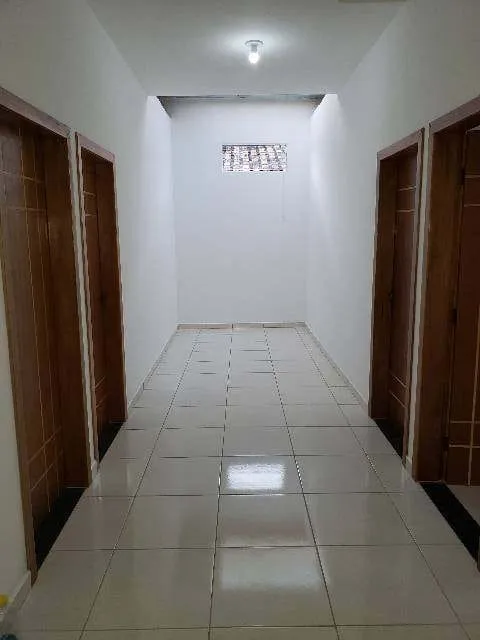 Imagem Excelente Oportunidade de Investimento: 2 Pontos Comerciais e 4 Kitnets em Avenida Movimentada com Alta Visibilidade