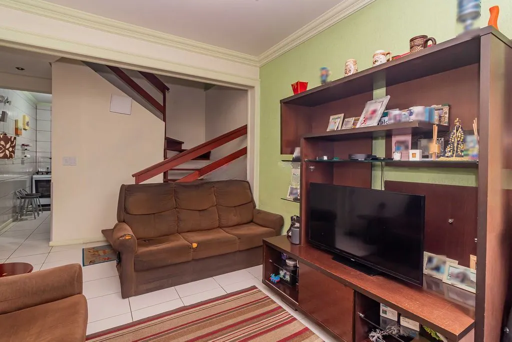 Imagem Casa de 3 dormitórios à venda Bairro Rubem Berta - Porto Alegre