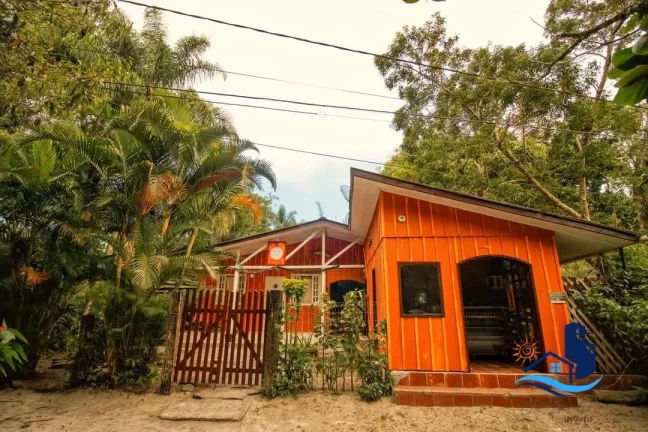 Imagem POUSADA A VENDA NA ILHA DO MEL COM 430M³ COM DUAS CASAS