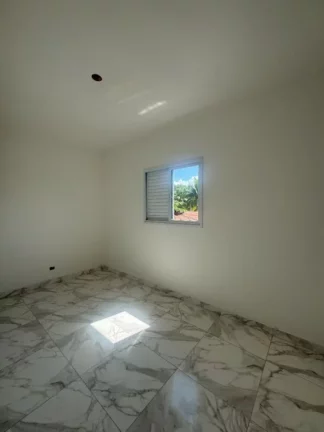 Imagem Lindo sobrado de 3 dormitórios, incluindo uma suíte, está localizado no desejado Condomínio Angela Residence, oferecendo um equilíbrio perfeito entre conforto, segurança e praticidade á venda na Imobiliaria Consulte Imoveis.