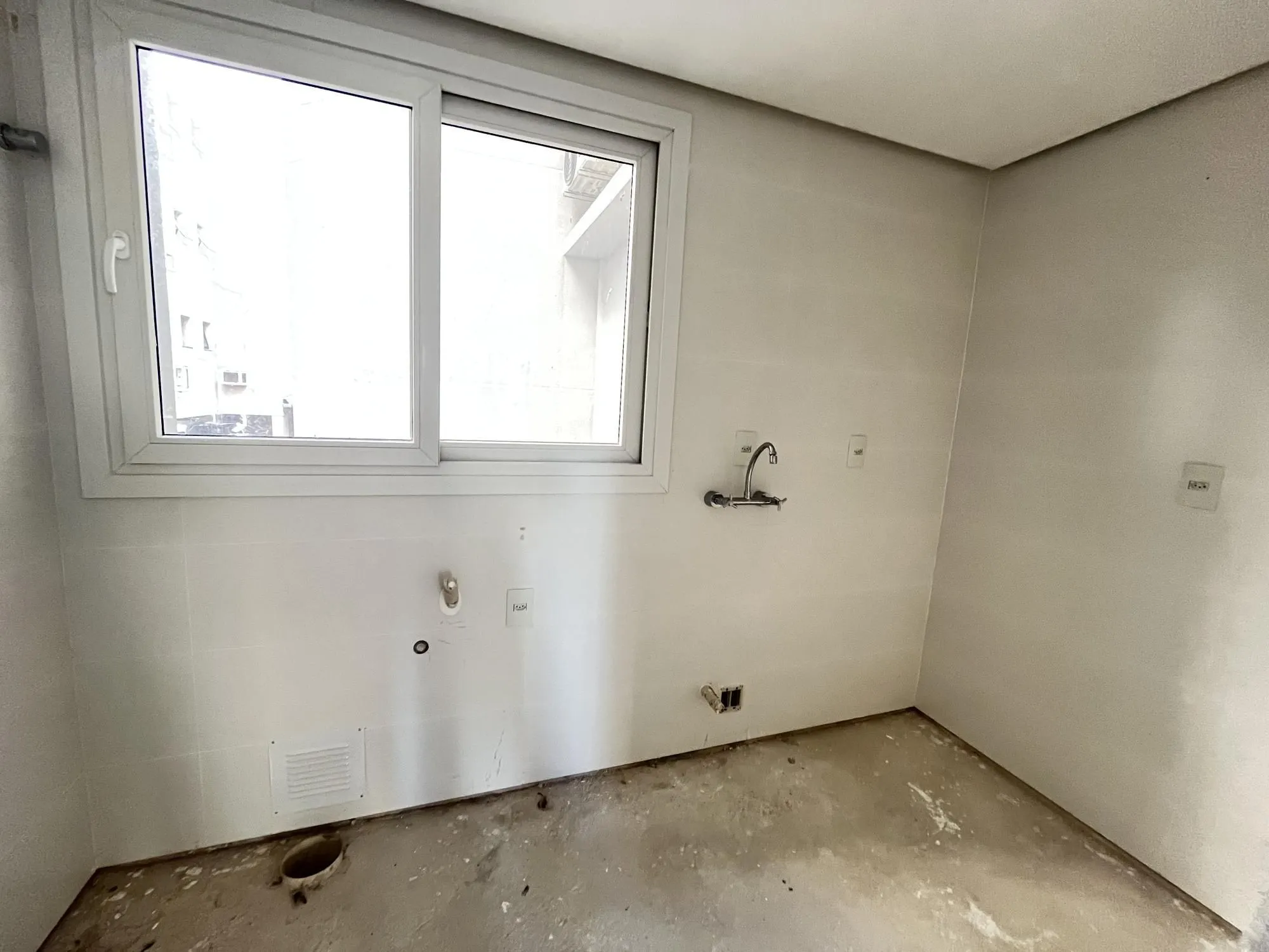 Imagem Apartamento com 3 suítes no bairro São João em Porto Alegre