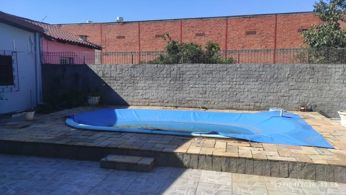 Imagem Casa com piscina e salão de festas a venda Canoas / 3 Dormitórios