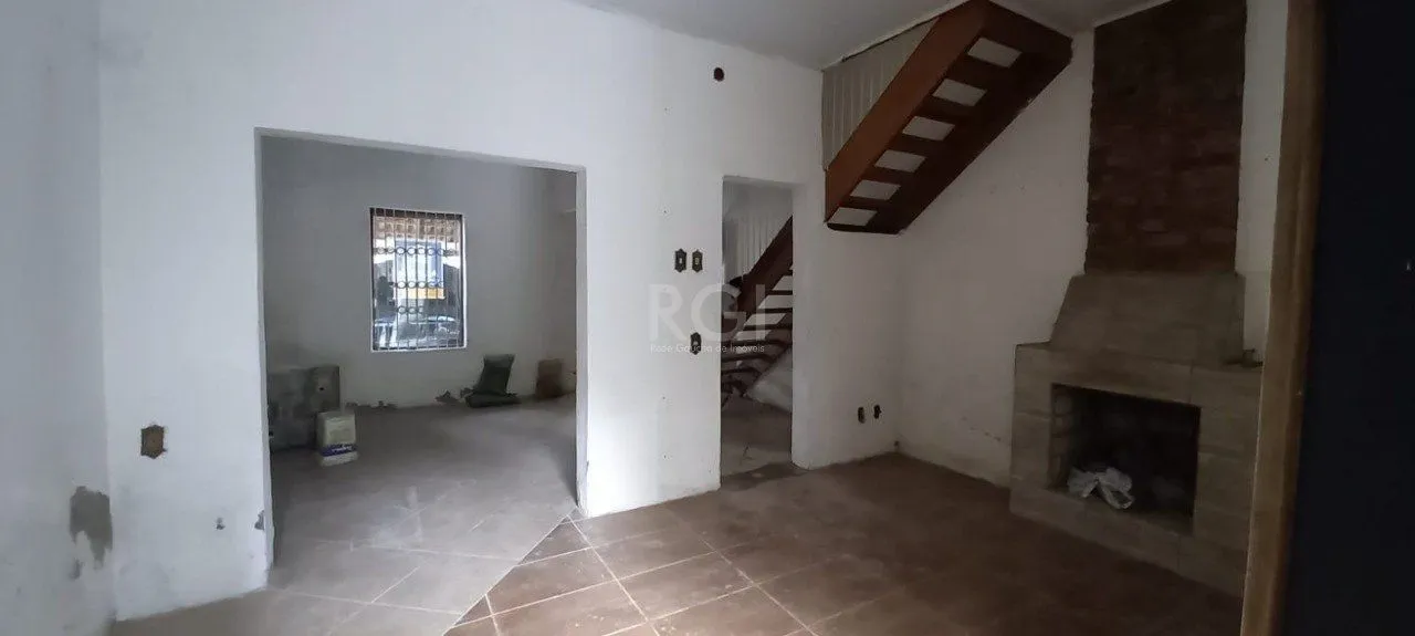 Imagem Sobrado para Venda - 110m², 4 dormitórios, sendo 1 suites, 2 vagas - Floresta